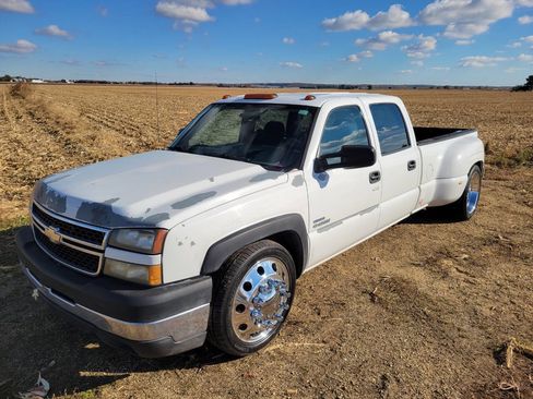 Used 2007 Chevrolet Silverado 3500 2WD Crew Cab w/ Heavy-Duty Power Package image 24