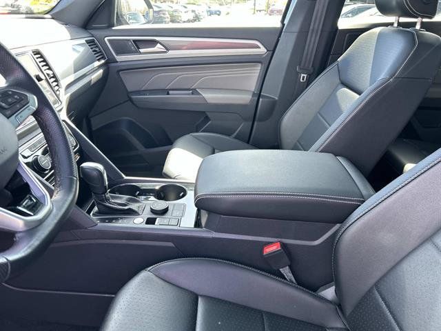Used 2022 Volkswagen Atlas Cross Sport SEL R-Line AWD/4WD image 23