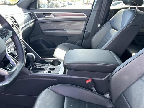 Used 2022 Volkswagen Atlas Cross Sport SEL R-Line AWD/4WD image 23