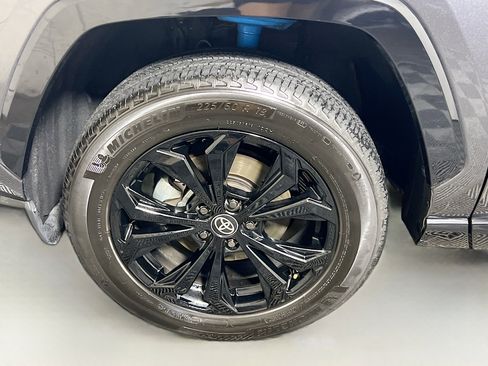 Used 2023 Toyota RAV4 SE image 13