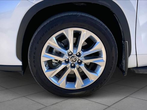 Used 2023 Toyota Highlander Limited image 11