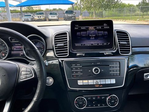 Used 2018 Mercedes-Benz GLE 350 4MATIC image 7