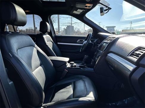 Used 2017 Ford Explorer XLT w/ Equipment Group 202A image 27