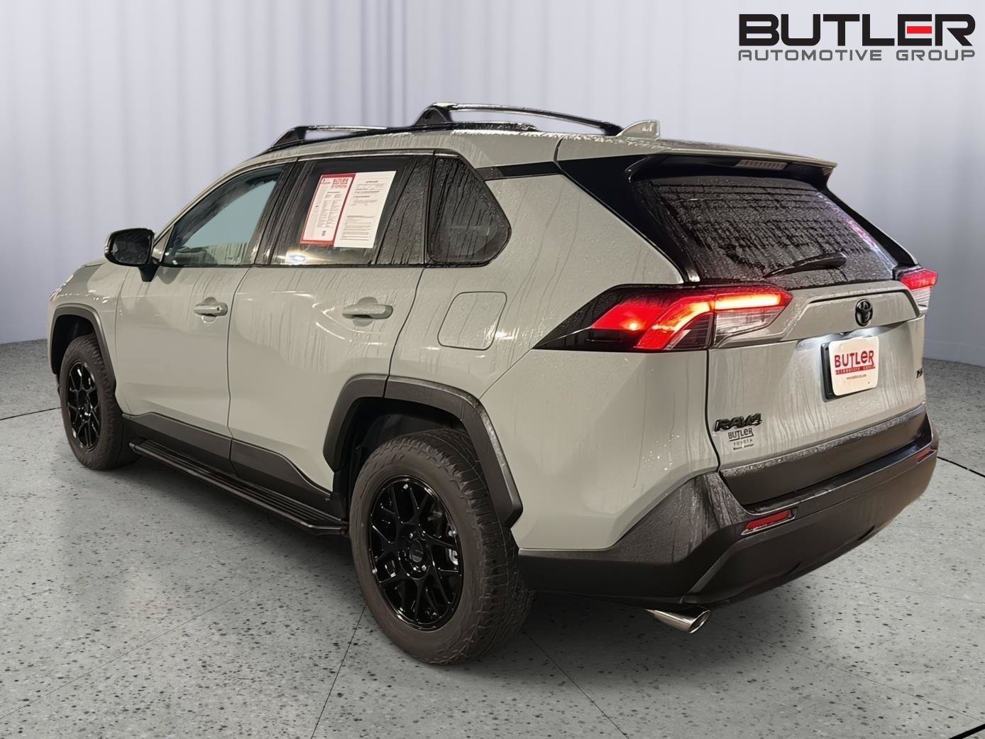 Certified 2022 Toyota RAV4 XLE w/ Convenience Package FWD image 4