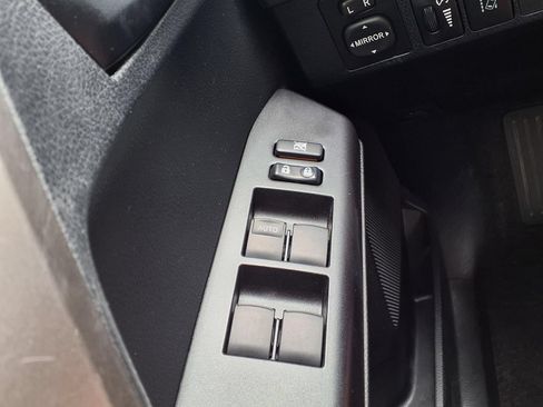 Used 2018 Toyota RAV4 LE FWD image 24
