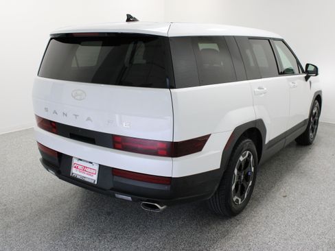Used 2025 Hyundai Santa Fe SE FWD image 7
