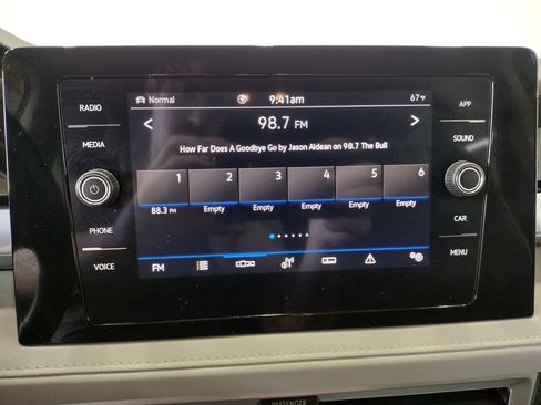 Certified 2025 Volkswagen Taos SE AWD/4WD image 29