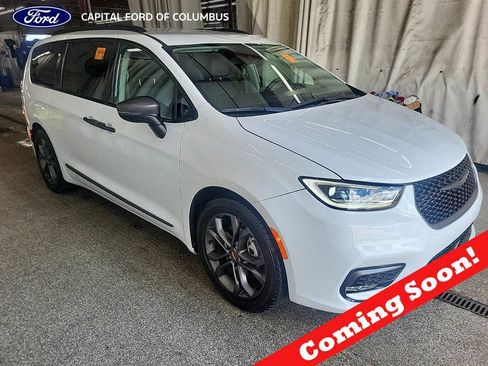 Used 2023 Chrysler Pacifica Touring-L w/ Road Tripper Package FWD image 1