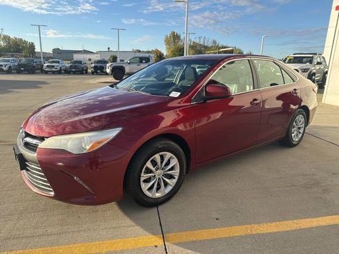 Used 2017 Toyota Camry XLE image 6
