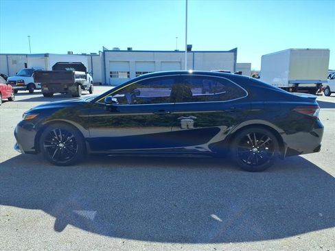 Used 2022 Toyota Camry XSE image 4