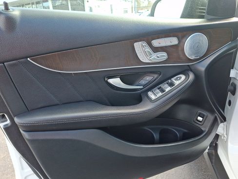 Used 2019 Mercedes-Benz GLC 300 4MATIC image 12