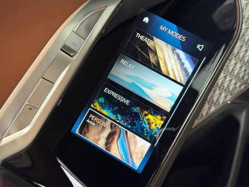 Used 2023 BMW i7 xDrive60 image 44