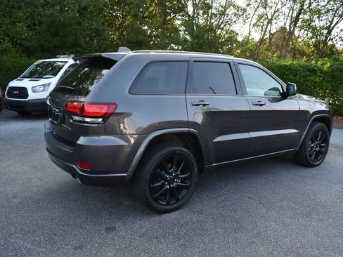 Used 2021 Jeep Grand Cherokee Laredo X AWD/4WD image 2