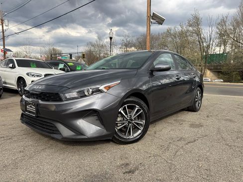 Used 2023 Kia Forte LXS w/ LXS Technology Package image 3