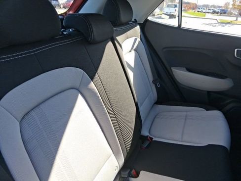 Used 2025 Hyundai Venue SEL image 11