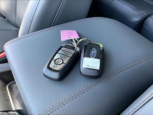 Used 2025 Ford Explorer Active w/ Active Comfort Package RWD image 36