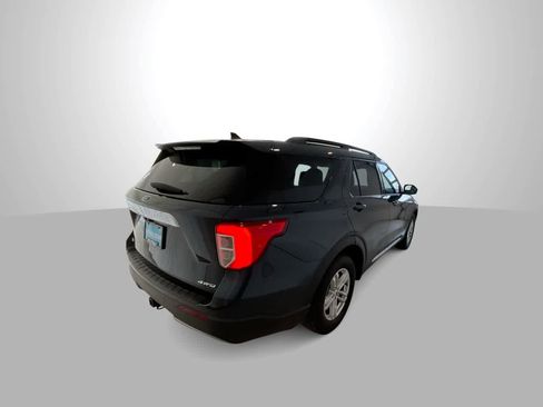 Used 2022 Ford Explorer XLT w/ Equipment Group 202A AWD/4WD image 8