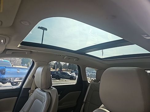 Used 2020 Lincoln Corsair Reserve w/ Elements Package image 10