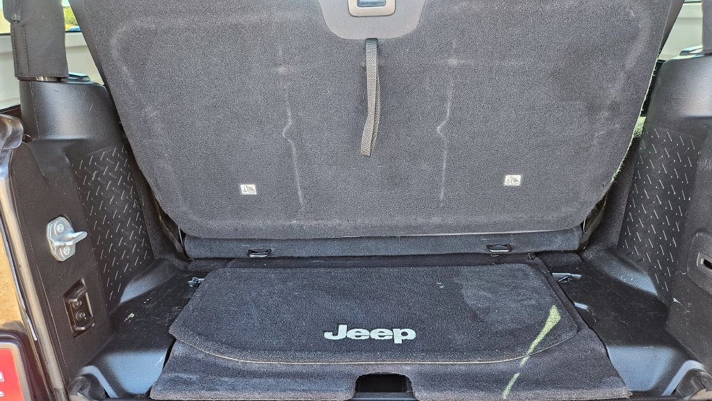 Used 2016 Jeep Wrangler Sport w/ Connectivity Group AWD/4WD image 15