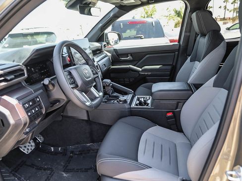 Used 2025 Toyota Tacoma TRD Sport AWD/4WD image 17