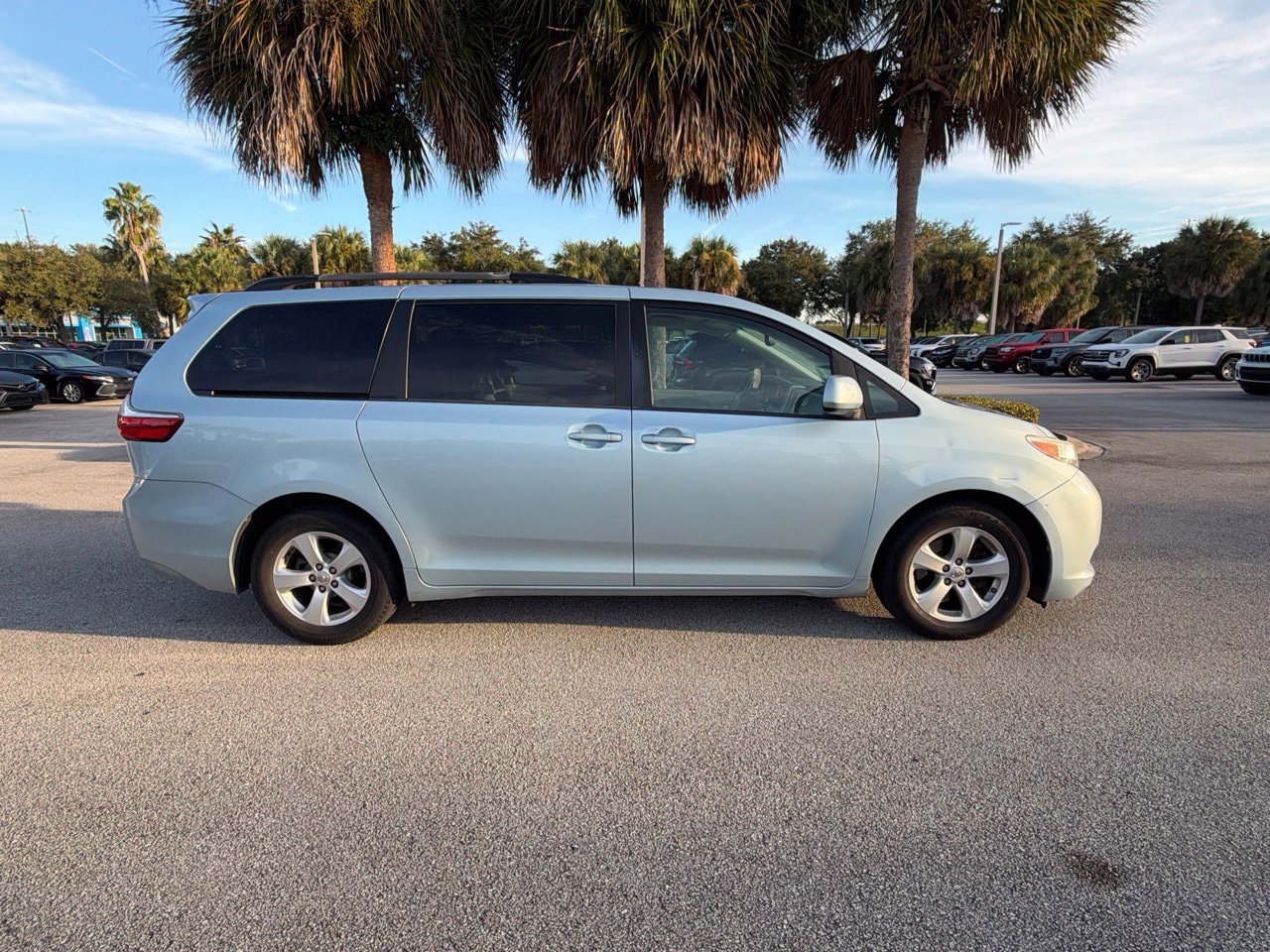 Used 2016 Toyota Sienna LE FWD image 4