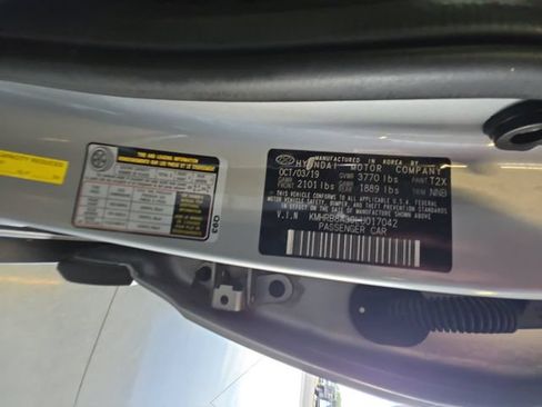 Used 2020 Hyundai Venue SE FWD image 25