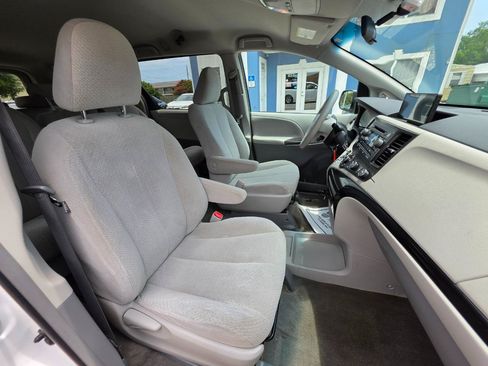 Used 2012 Toyota Sienna LE FWD image 21