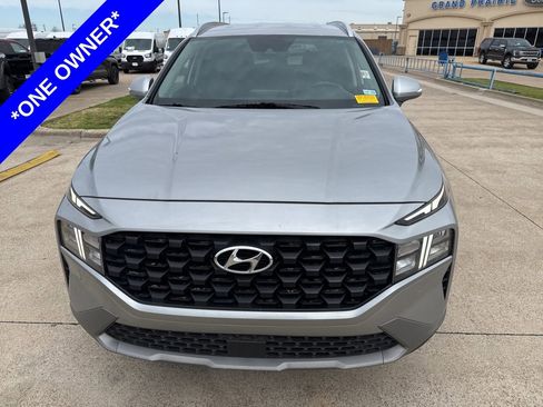 Used 2023 Hyundai Santa Fe SEL image 2