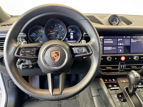 Used 2025 Porsche Macan AWD/4WD image 13