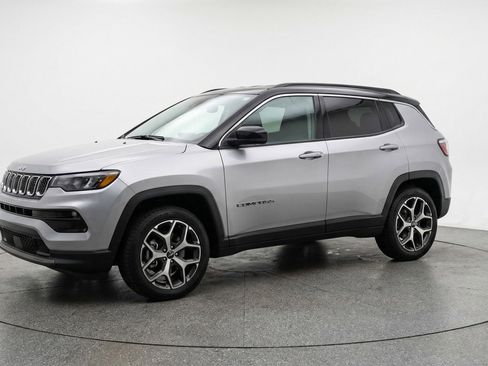 Used 2025 Jeep Compass Limited image 3