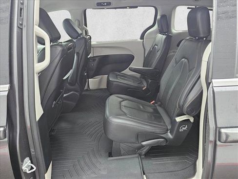 Used 2017 Chrysler Pacifica Touring-L Plus w/ Advanced Safetytec Group image 15