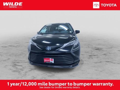 Certified 2022 Toyota Sienna LE image 4