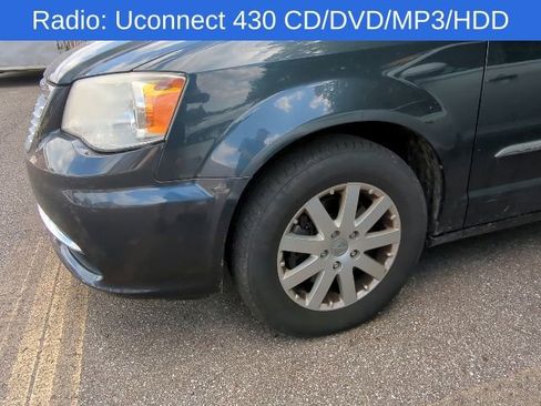 Used 2014 Chrysler Town & Country Touring FWD image 3