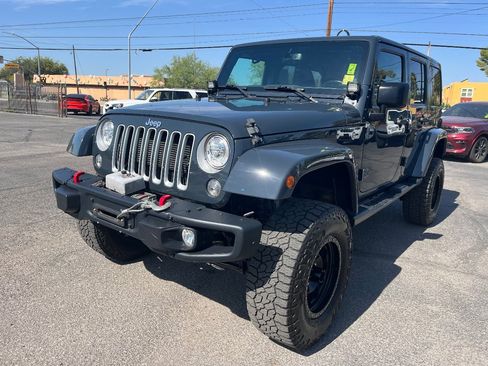 Used 2017 Jeep Wrangler Unlimited Sahara w/ Connectivity Group AWD/4WD image 10