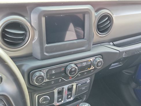 Used 2020 Jeep Wrangler Sport AWD/4WD image 29