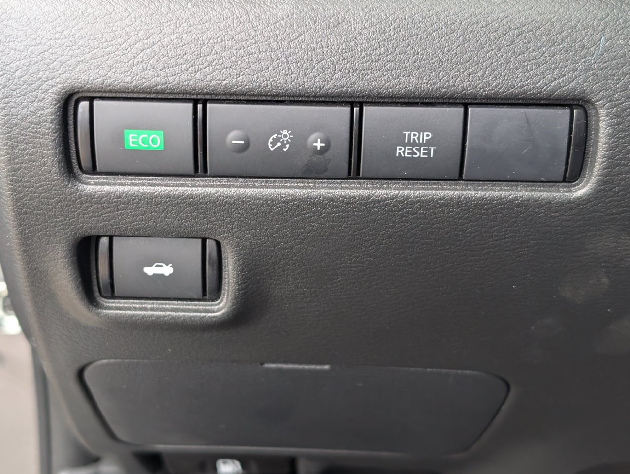Used 2025 Nissan Sentra SR FWD image 24