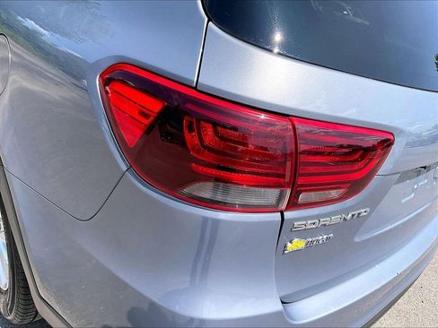 Used 2020 Kia Sorento LX AWD/4WD image 31