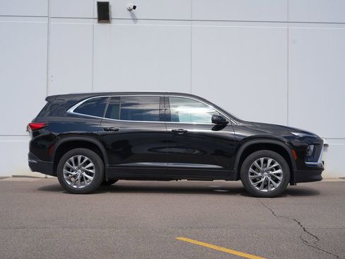 Used 2025 Buick Enclave Preferred image 2