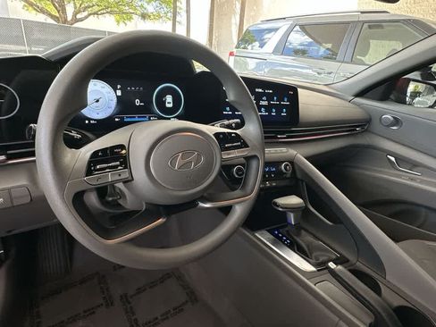 Used 2024 Hyundai Elantra SEL FWD image 13
