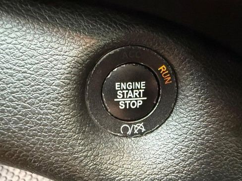 Used 2019 Jeep Cherokee Trailhawk w/ Cold Weather Group image 22