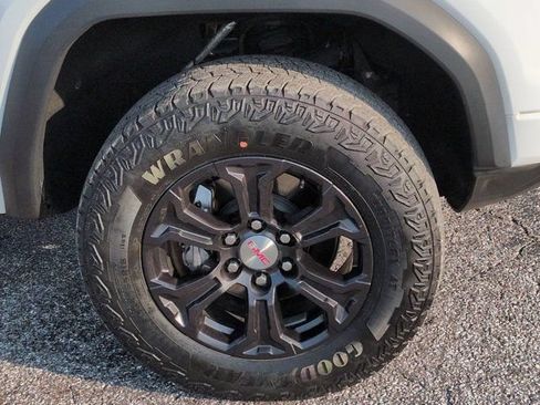 Used 2024 GMC Canyon Elevation RWD image 10