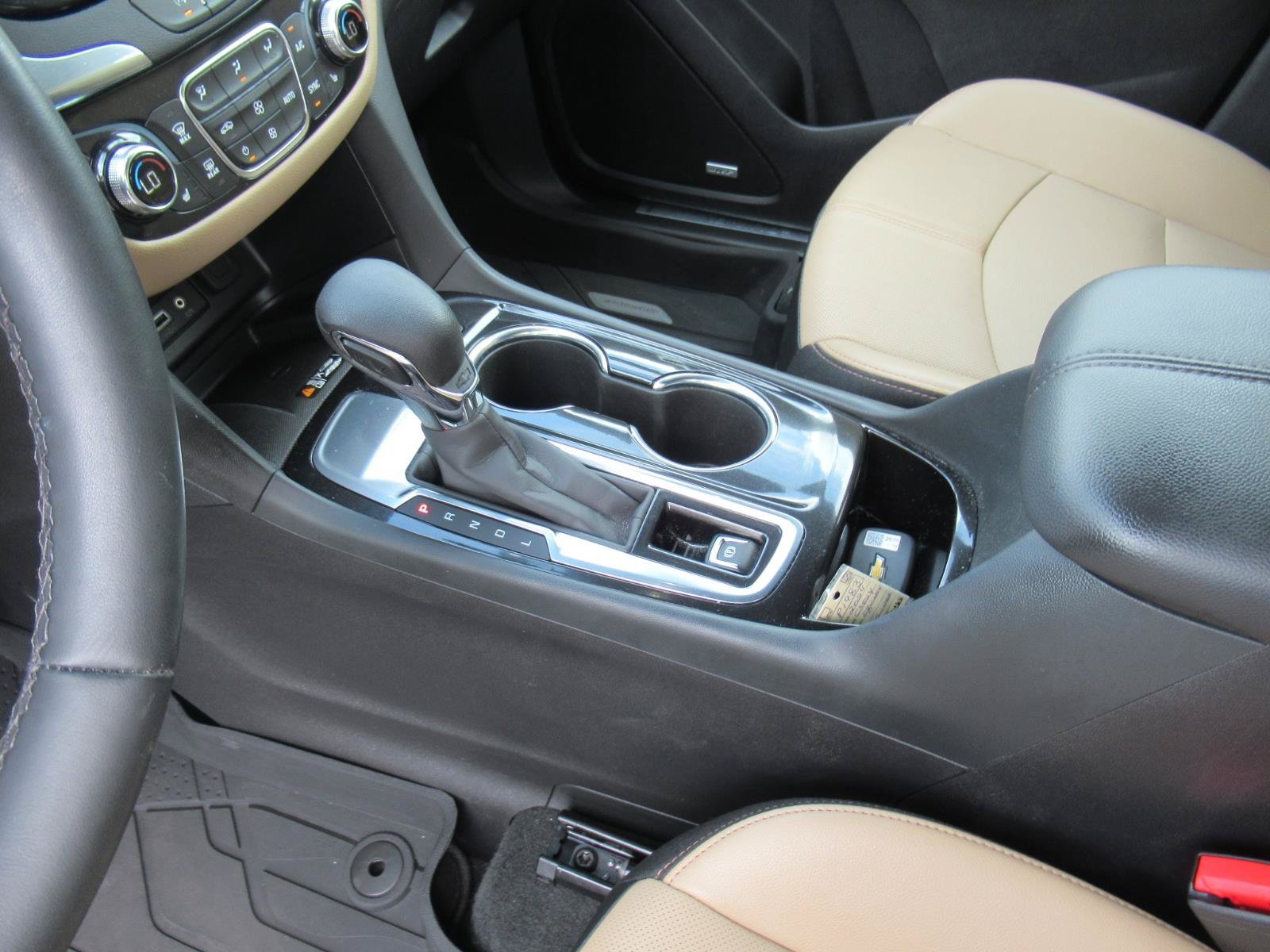 Used 2024 Chevrolet Equinox Premier FWD image 18