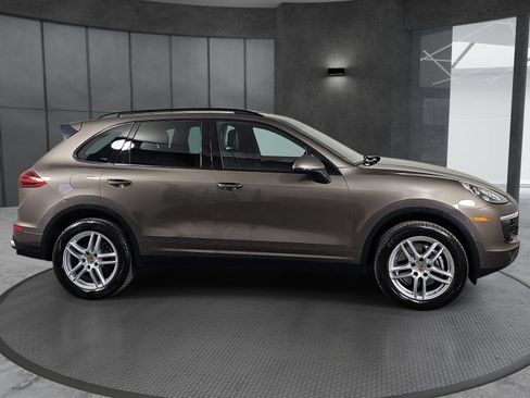 Used 2016 Porsche Cayenne AWD/4WD image 4