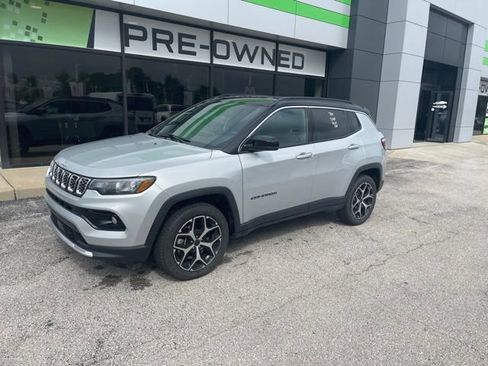 Used 2025 Jeep Compass Limited AWD/4WD image 9