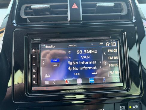Used 2019 Toyota Prius XLE w/ Carpet Mat Package FWD image 11