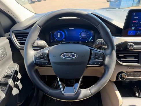 Used 2022 Ford Escape SEL w/ Technology Package AWD/4WD image 3