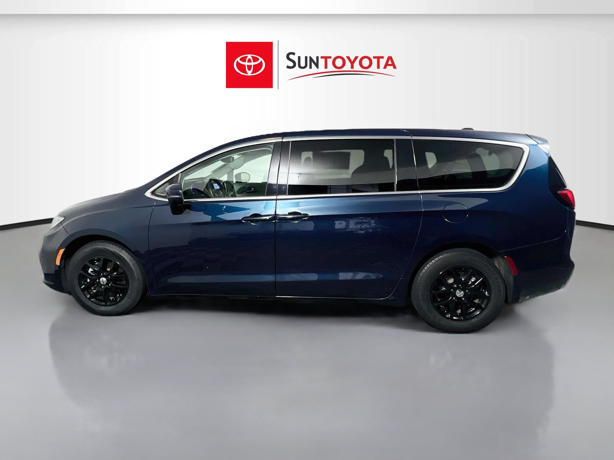 Used 2023 Chrysler Pacifica Touring-L FWD image 7