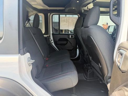 Used 2025 Jeep Wrangler Unlimited Rubicon w/ Convenience Group AWD/4WD image 11