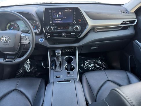 Used 2021 Toyota Highlander XLE image 10