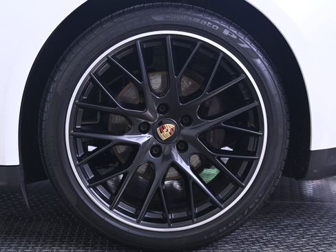 Certified 2023 Porsche Panamera 4 Platinum Edition AWD/4WD image 12